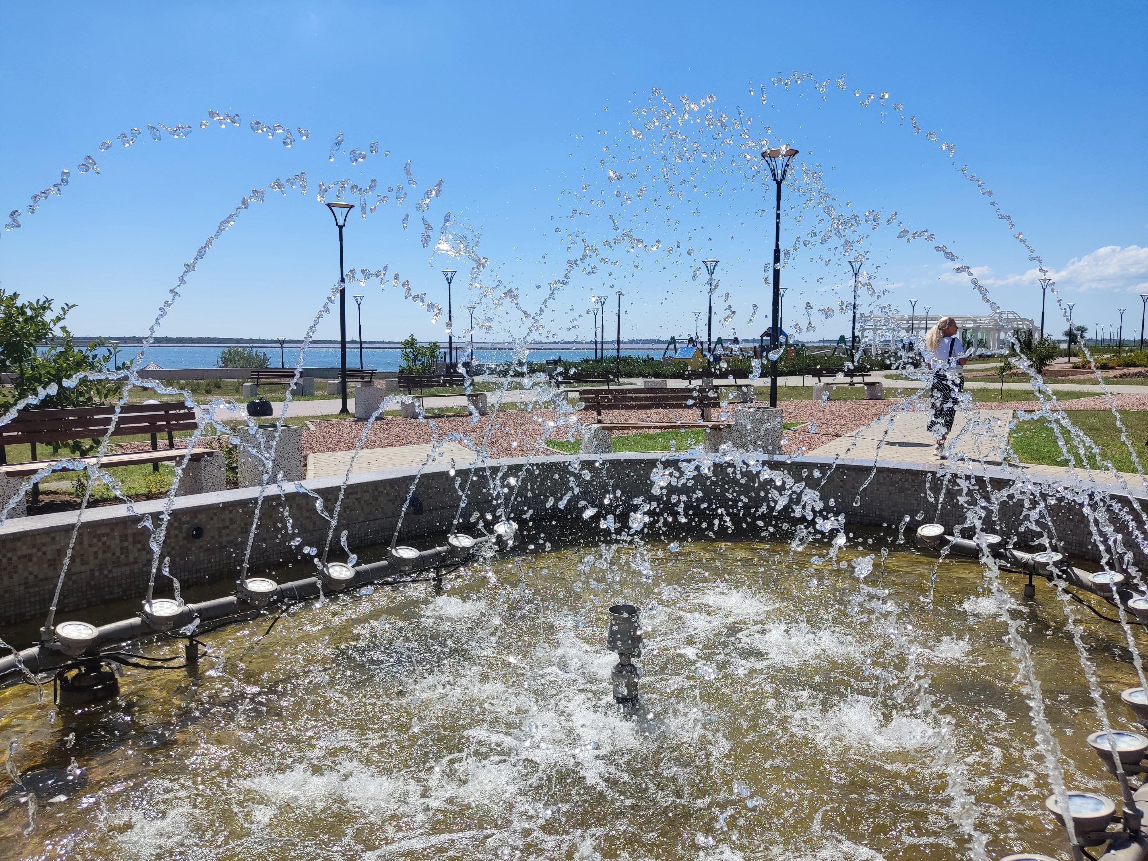 萨基湖滨湖步道